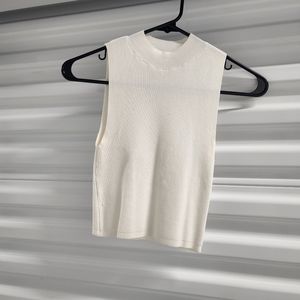 Cropped white knit top